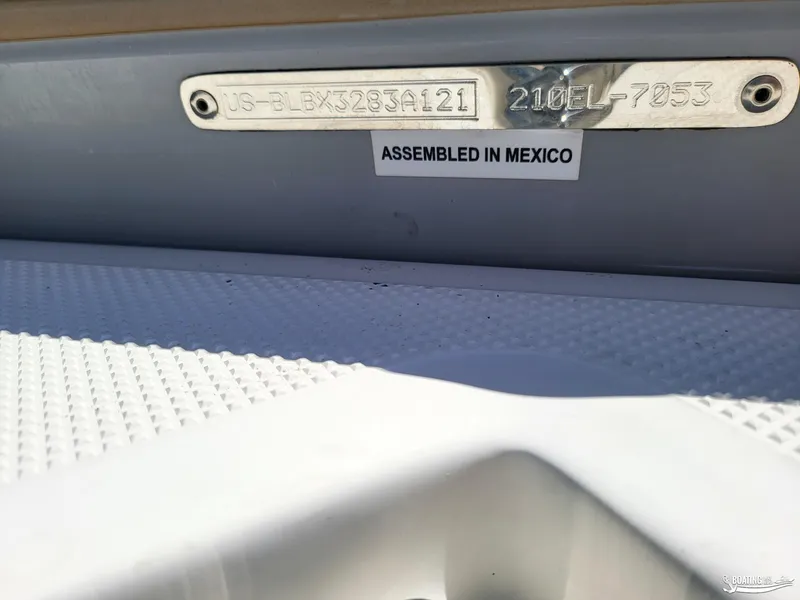 Slide: The Image of 2021 Bayliner E 21 boat identification plate, assembled in Mexico. - 18