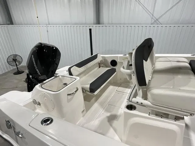 Slide: The Image of Bayliner Trophy T24CC 2024 - 9