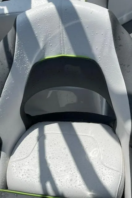 Slide: The Image of 2024 Tahoe 210 S boat seat with water droplets. - 5
