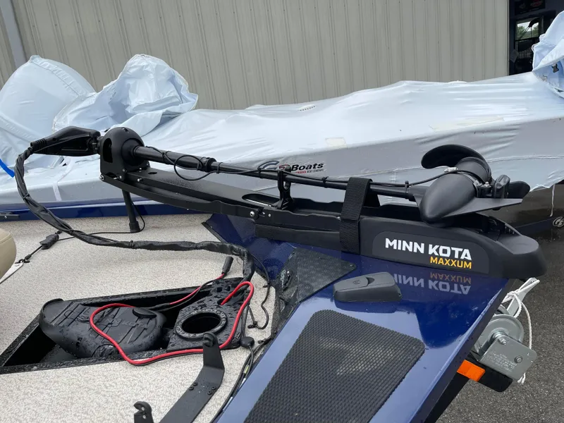 Slide: The Image of 2024 G3 Sportsman 1810 PFX boat with Minn Kota Maxxum trolling motor. - 10