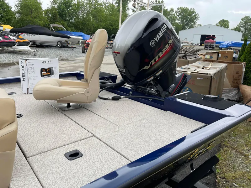 Slide: The Image of 2024 G3 Sportsman 1810 PFX boat with Yamaha outboard motor and Helix 7 fish finder. - 14