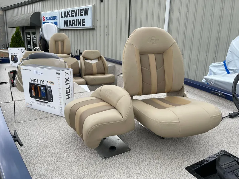 Slide: The Image of 2024 G3 Sportsman 1810 PFX boat seats and Helix 7 fish finder at Lakeview Marine. - 4