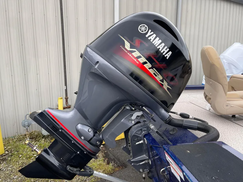 Slide: The Image of 2024 G3 Sportsman 1810 PFX with Yamaha VMAX outboard motor. - 6