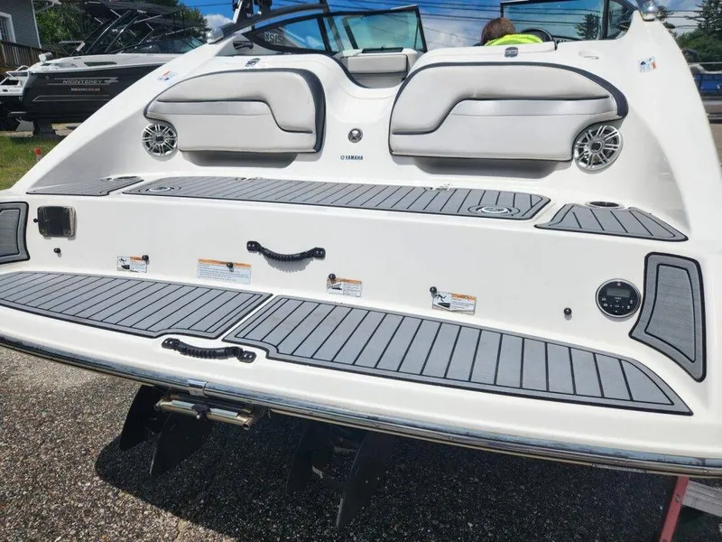 Slide: The Image of Yamaha 212X 2015 - 10