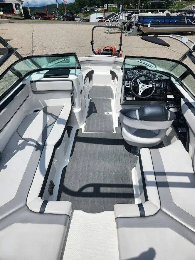 Slide: The Image of Yamaha 212X 2015 - 14