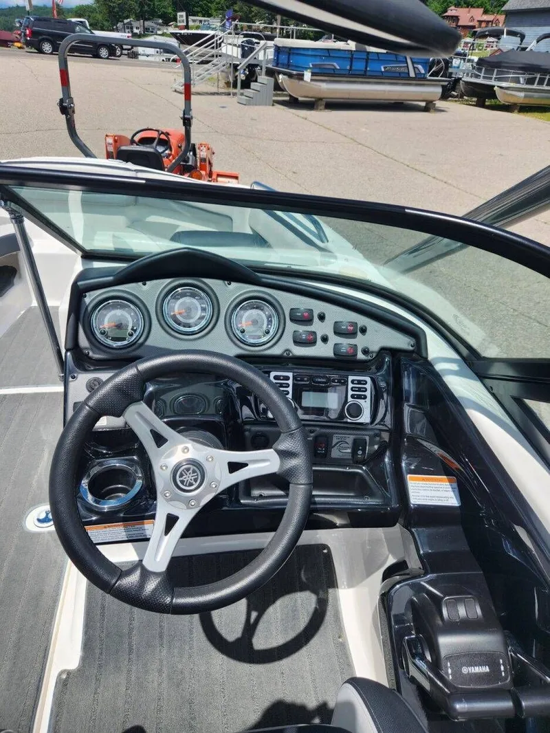 Slide: The Image of Yamaha 212X 2015 - 16