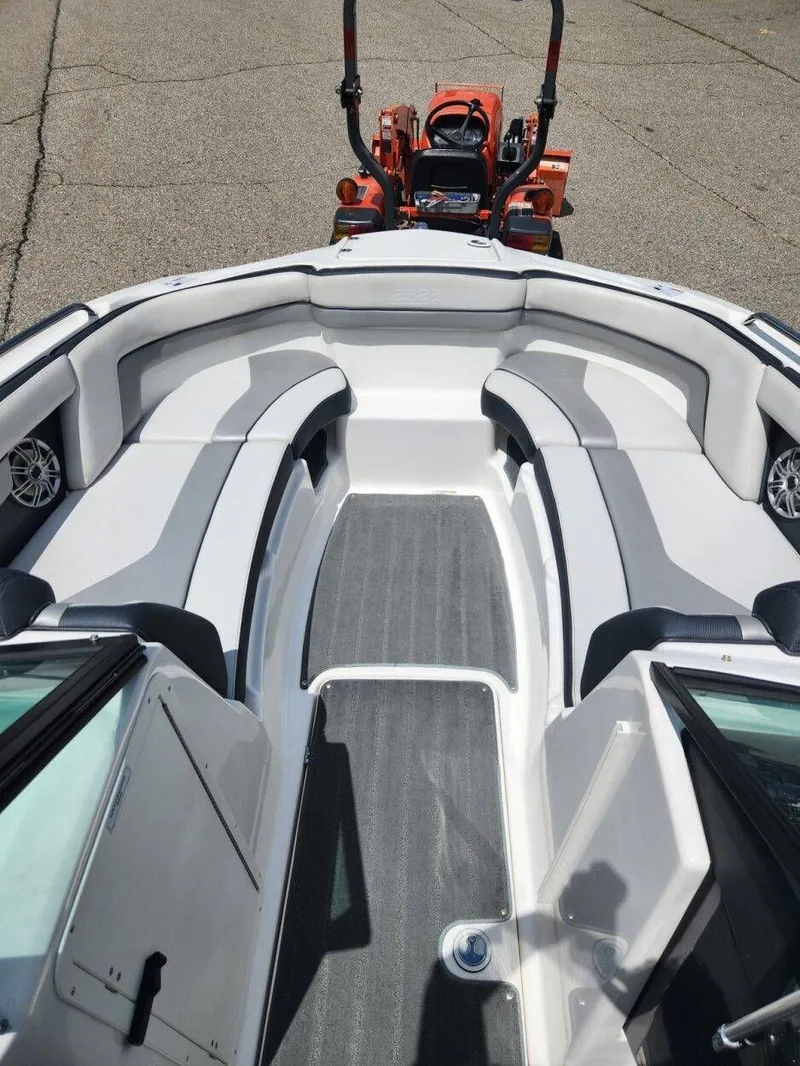 Slide: The Image of Yamaha 212X 2015 - 18