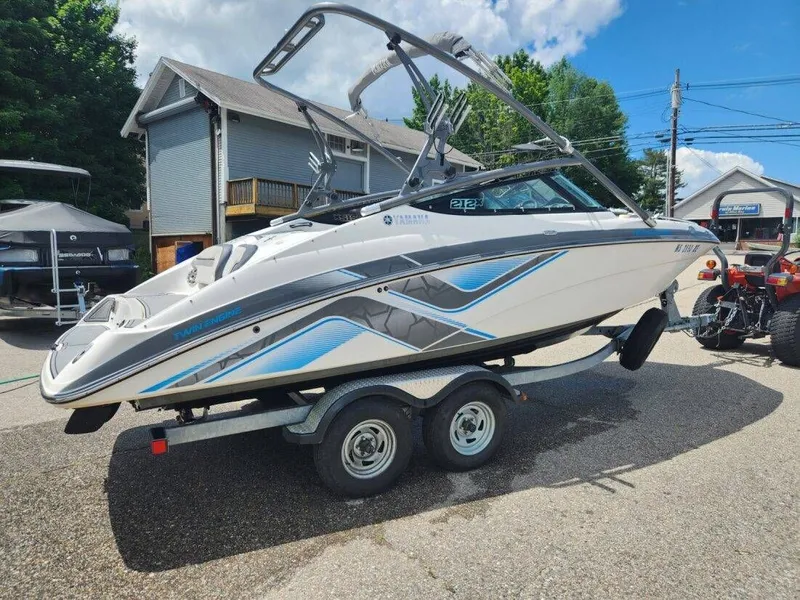 Slide: The Image of Yamaha 212X 2015 - 3