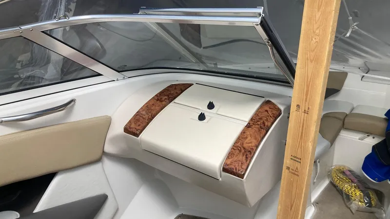 Slide: The Image of 2005 Larson 208LXi boat interior with beige and wood accents. - 6