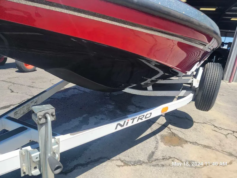Slide: The Image of 2004 Nitro NX 750 SC boat on trailer, close-up view. - 4