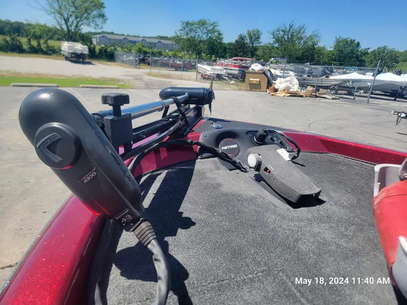 Slide: The Image of 2004 Nitro NX 750 SC boat deck with trolling motor and control panel. - 9