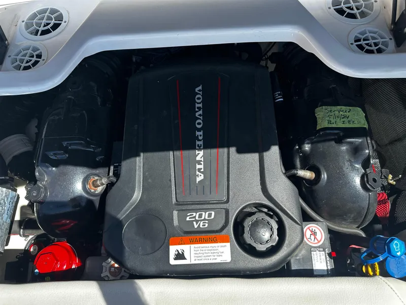 Slide: The Image of 2018 Regal 1900 ES Bowrider with Volvo Penta 200 V6 engine. - 19