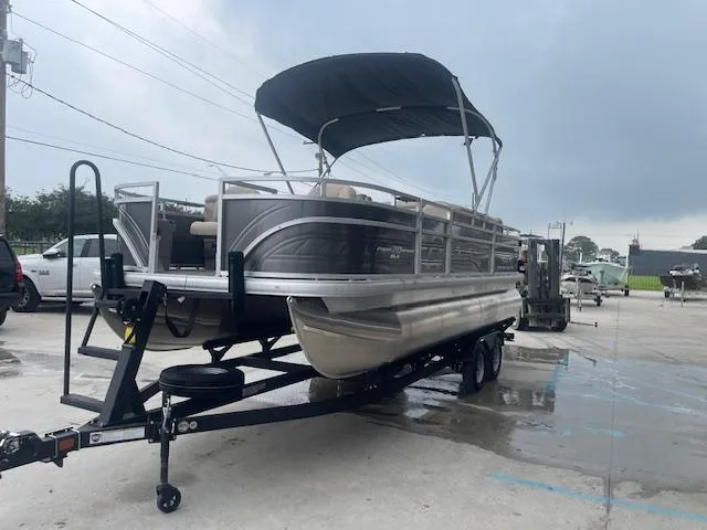 Slide: The Image of Sun Tracker Fishin' Barge 20 DLX 2024 - 9