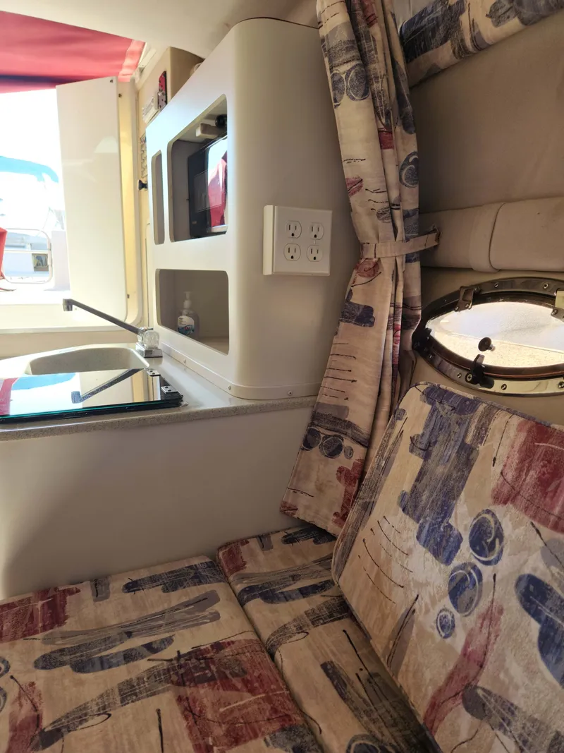 Slide: The Image of Crownline Boats 268 CR7.4 L 1998 - 11