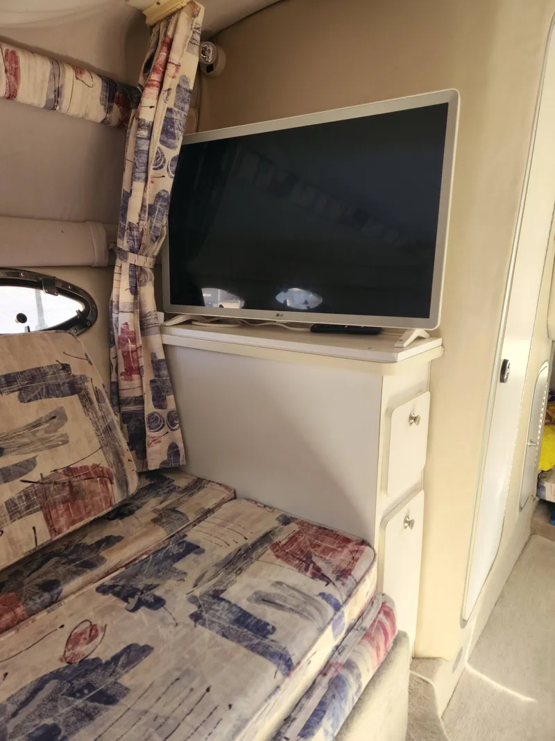 Slide: The Image of Crownline Boats 268 CR7.4 L 1998 - 8