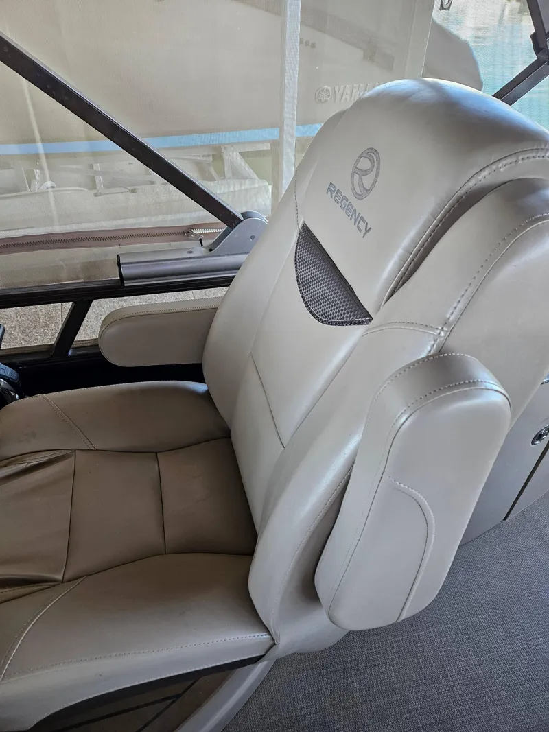 Slide: The Image of Regency 254 LE3 2016 - 10