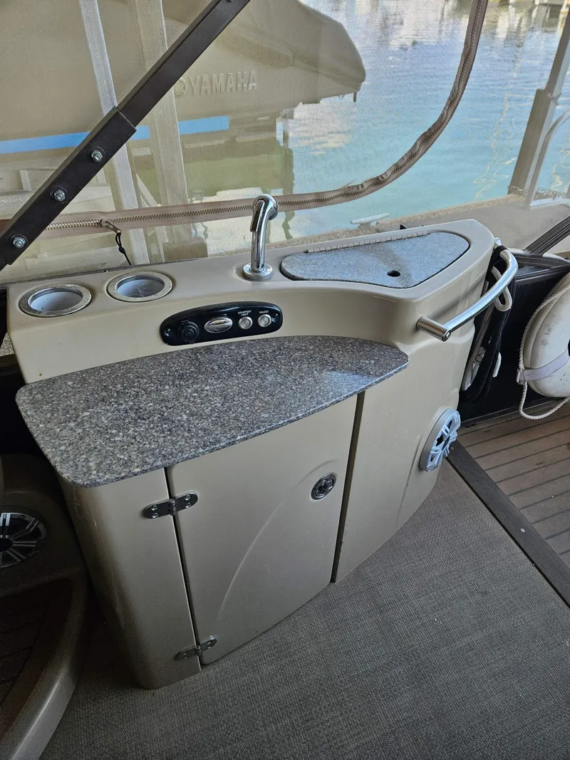 Slide: The Image of Regency 254 LE3 2016 - 11