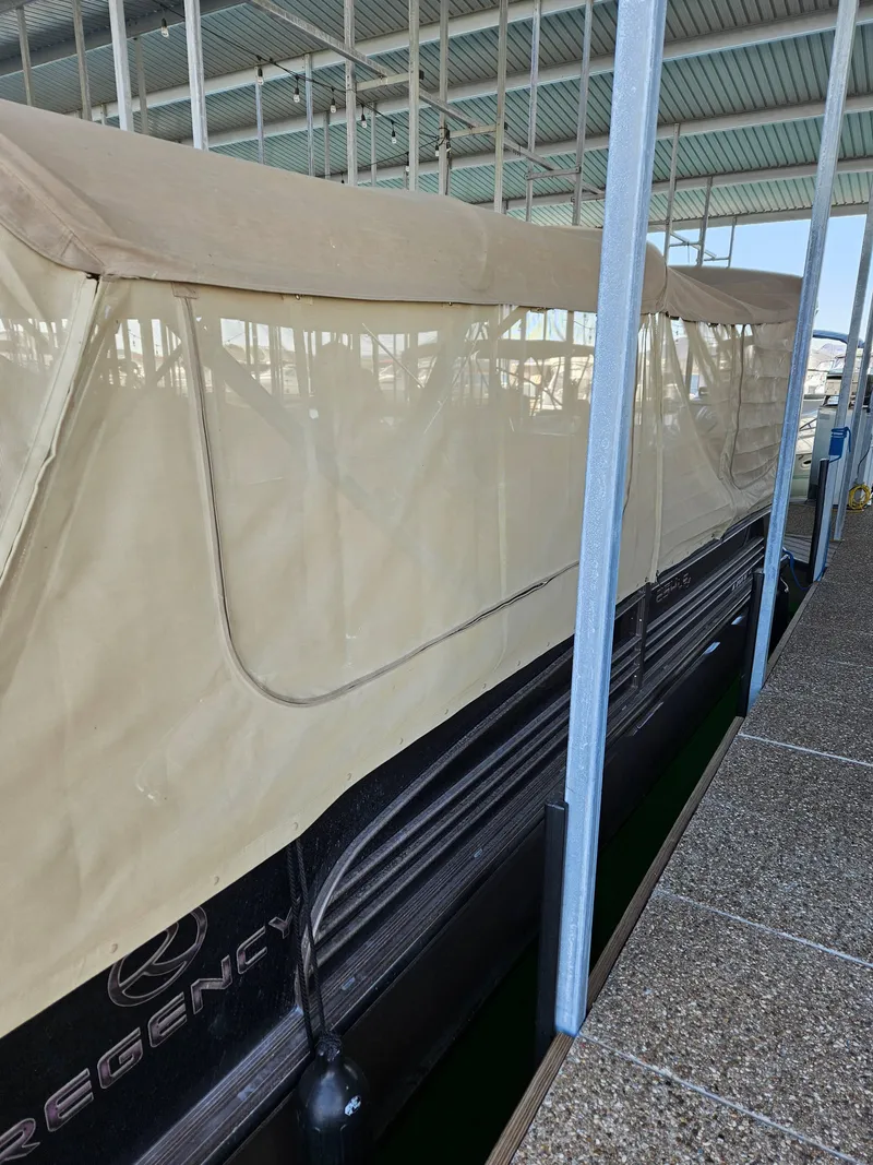 Slide: The Image of Regency 254 LE3 2016 - 3