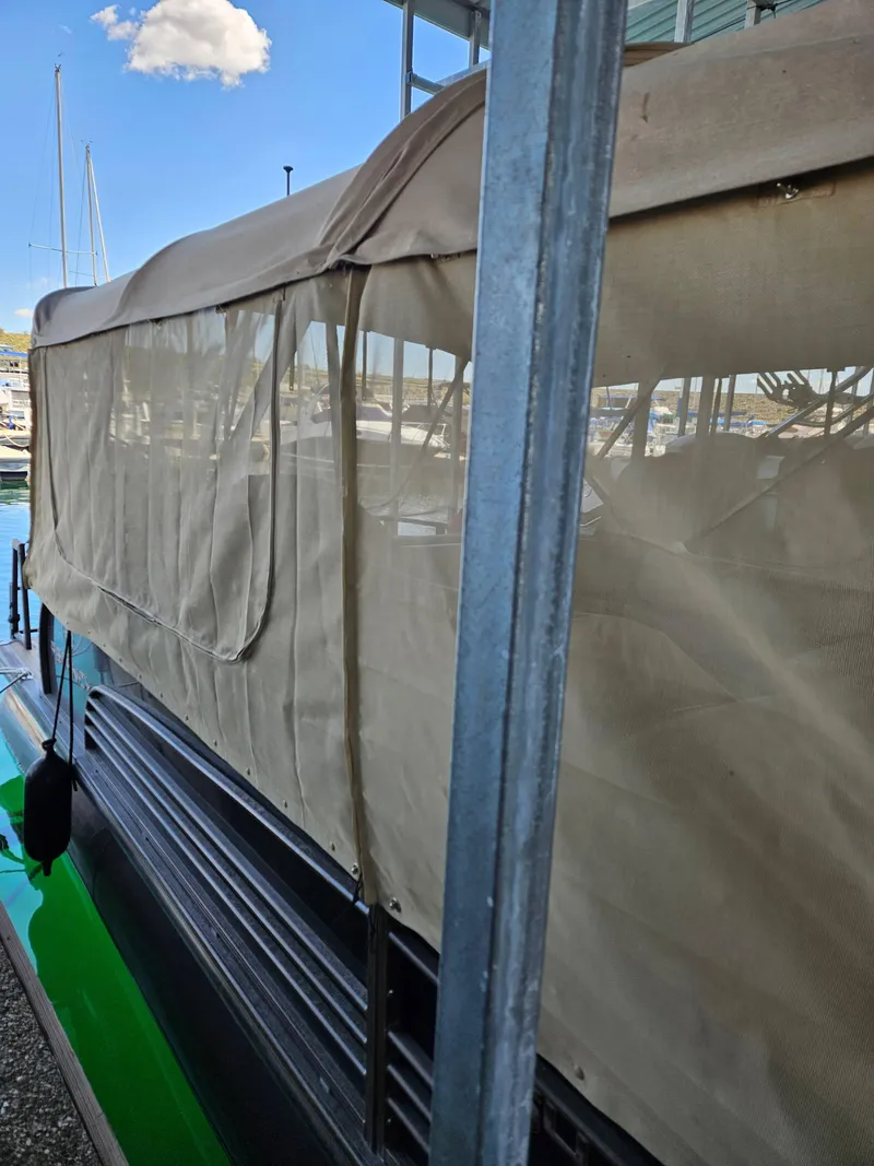 Slide: The Image of Regency 254 LE3 2016 - 4