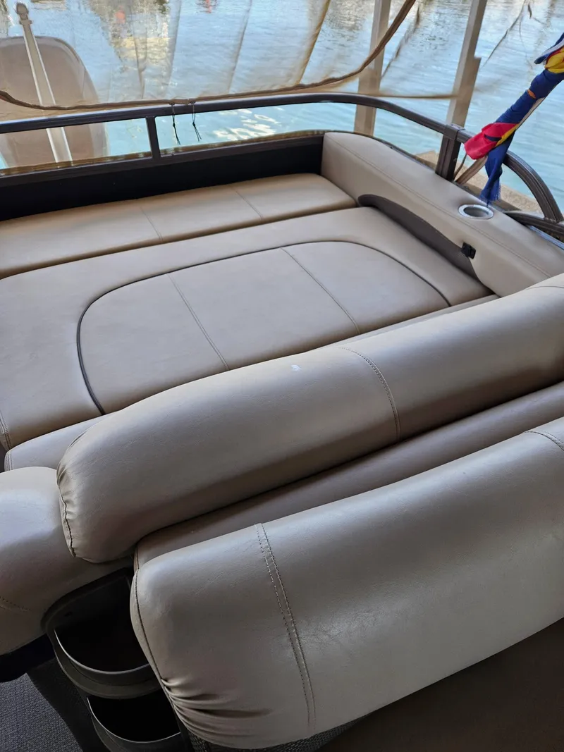 Slide: The Image of Regency 254 LE3 2016 - 5