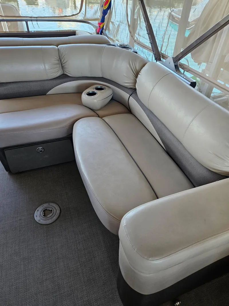 Slide: The Image of Regency 254 LE3 2016 - 8