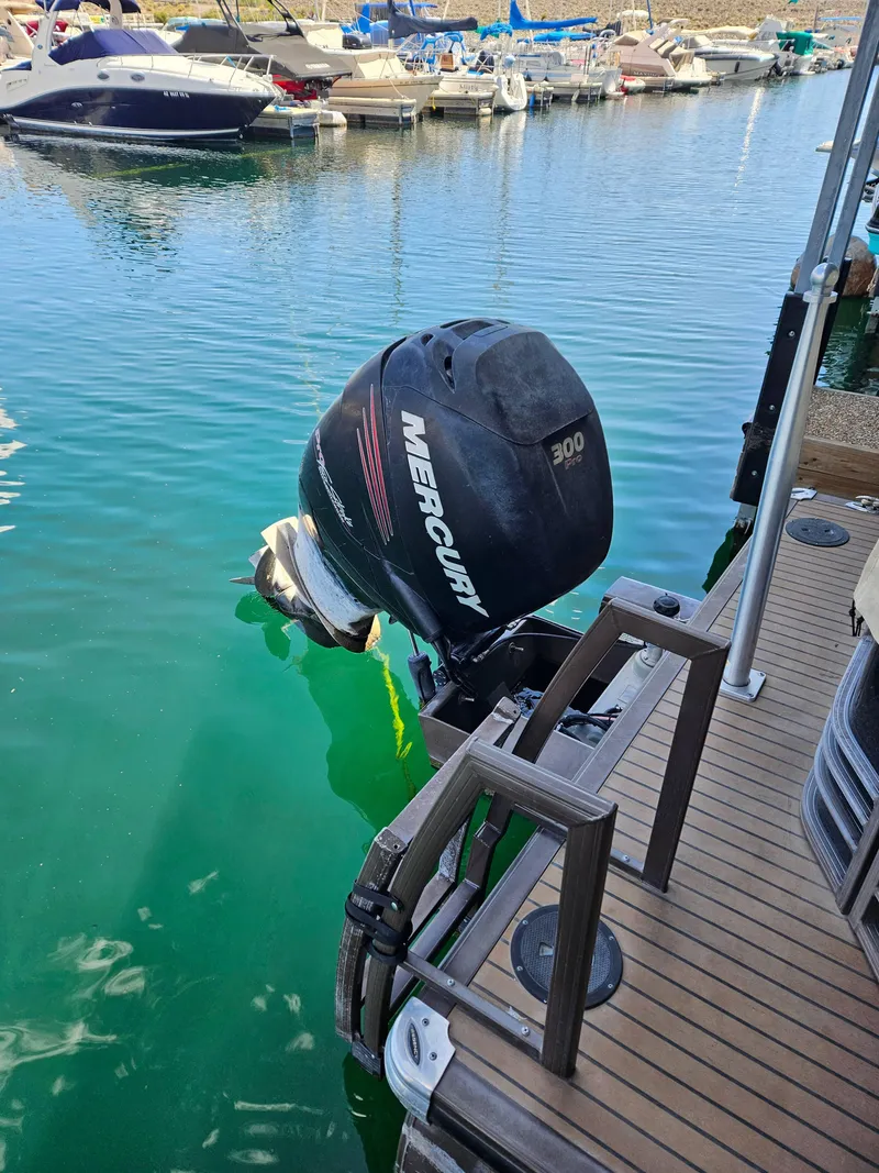 Slide: The Image of Regency 254 LE3 2016 - 9