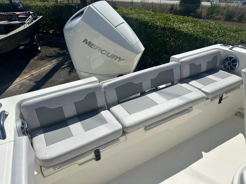 Slide: The Image of Mako 214 Center Console 2024 - 104