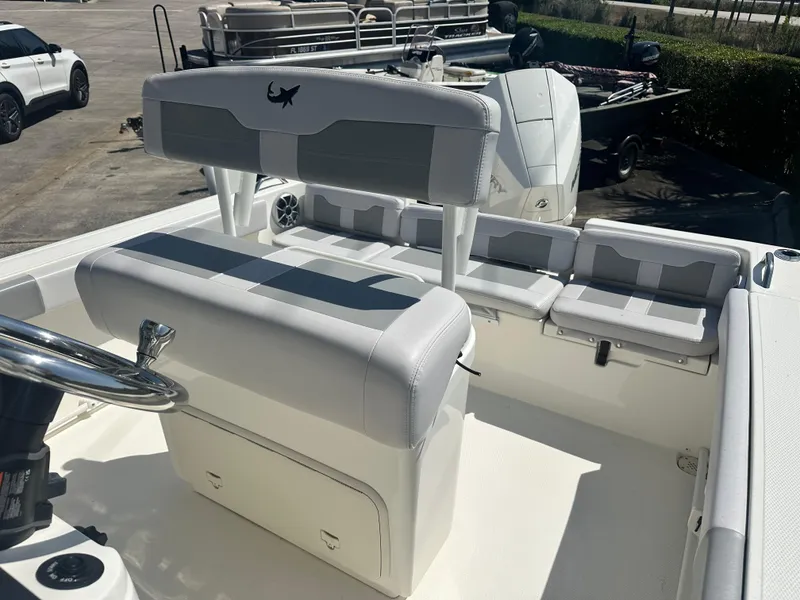 Slide: The Image of Mako 214 Center Console 2024 - 107