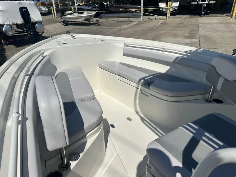 Slide: The Image of Mako 214 Center Console 2024 - 108