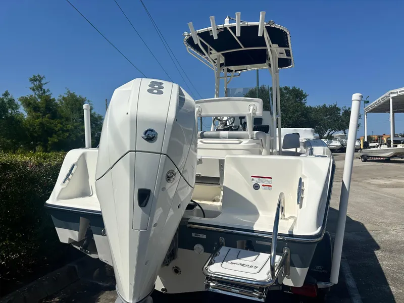 Slide: The Image of Mako 214 Center Console 2024 - 109