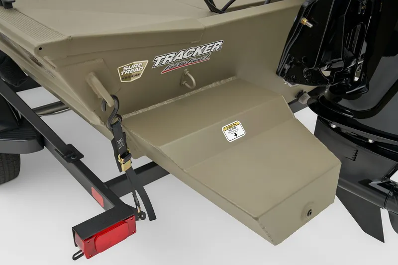 Slide: The Image of Tracker Grizzly 1860 CC 2024 - 31