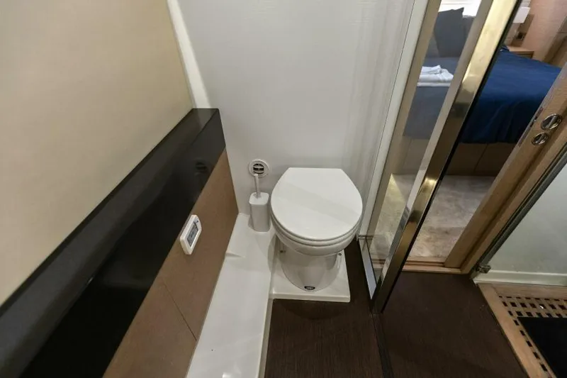 Slide: The Image of Master Stateroom Head - 18