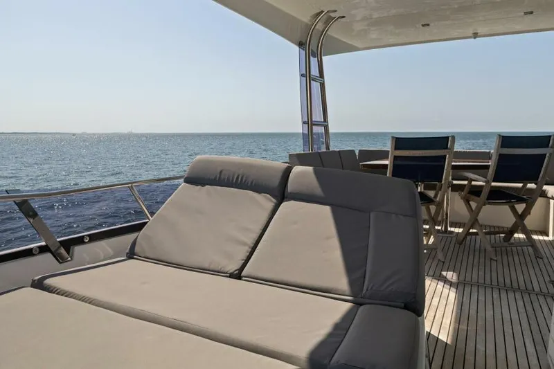 Slide: The Image of Flybridge - 38