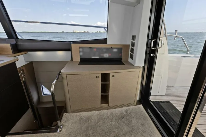 Slide: The Image of Salon - 6