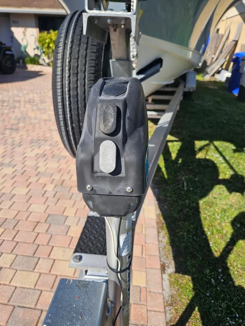 Slide: The Image of 2021 Sea Hunt Gamefish 25 boat on trailer, close-up of hitch mechanism. - 19