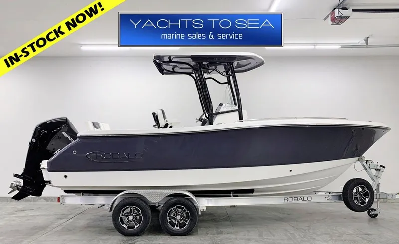 The Image of 2024 Robalo 232 Explorer - 1