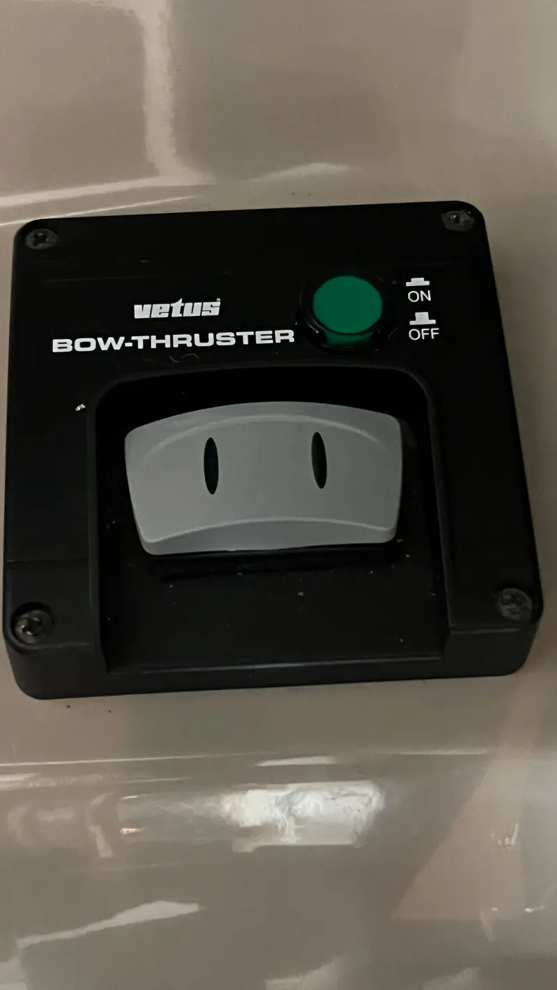 Slide: The Image of Control panel for Vetus bow thruster on 1999 Bayliner 3988 Motoryacht. - 28