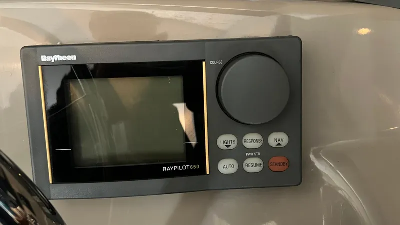 Slide: The Image of Raytheon RayPilot 650 control panel on 1999 Bayliner 3988 Motoryacht. - 29