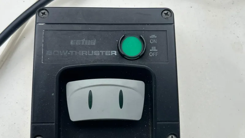 Slide: The Image of Bow thruster control panel on a 1999 Bayliner 3988 Motoryacht. - 42