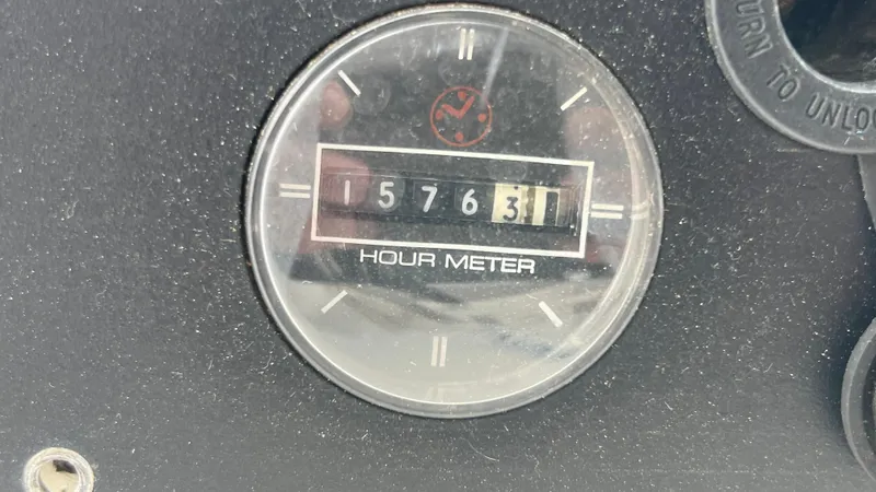 Slide: The Image of Hour meter reading 1576.3 on 1999 Bayliner 3988 Motoryacht dashboard. - 43