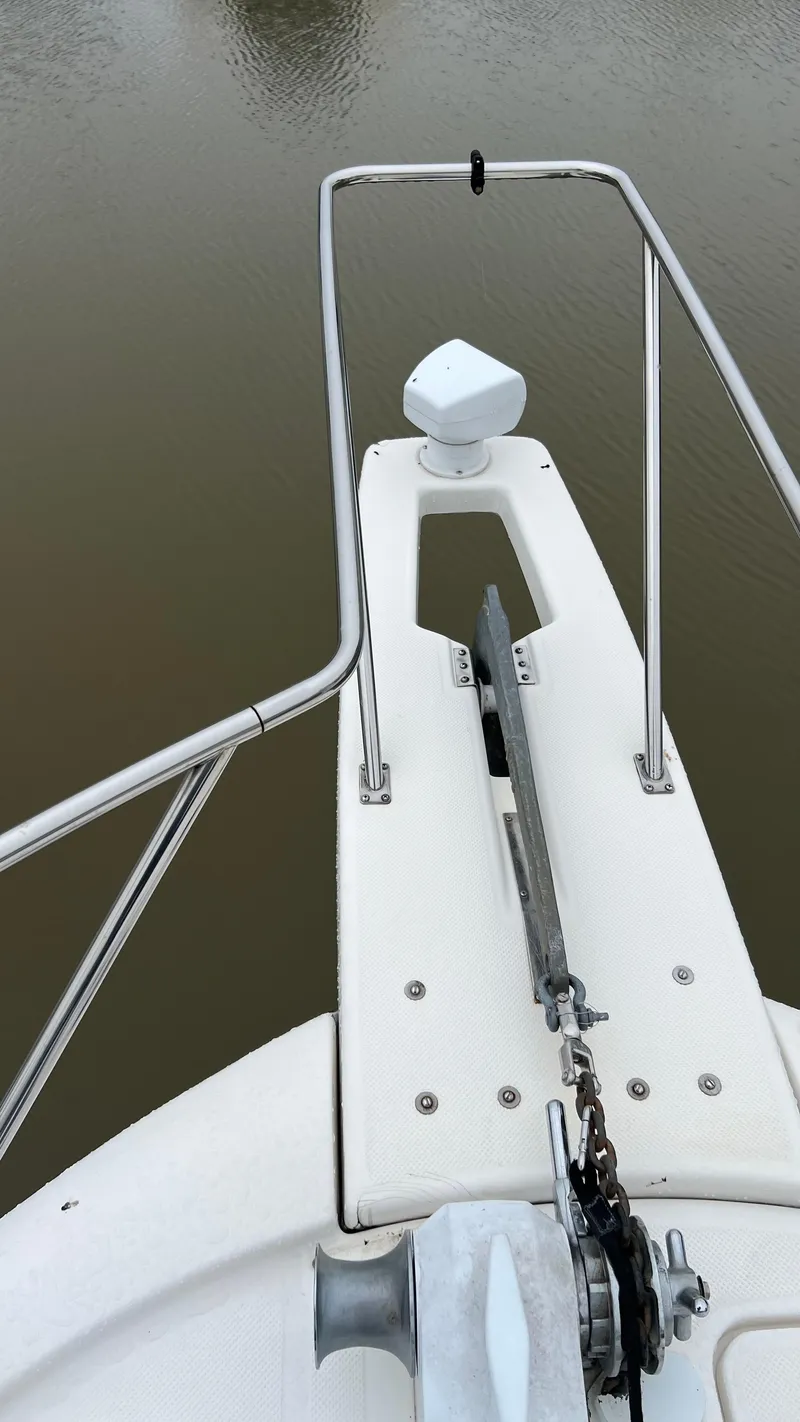 Slide: The Image of Bayliner 3988 Motoryacht 1999 - 52