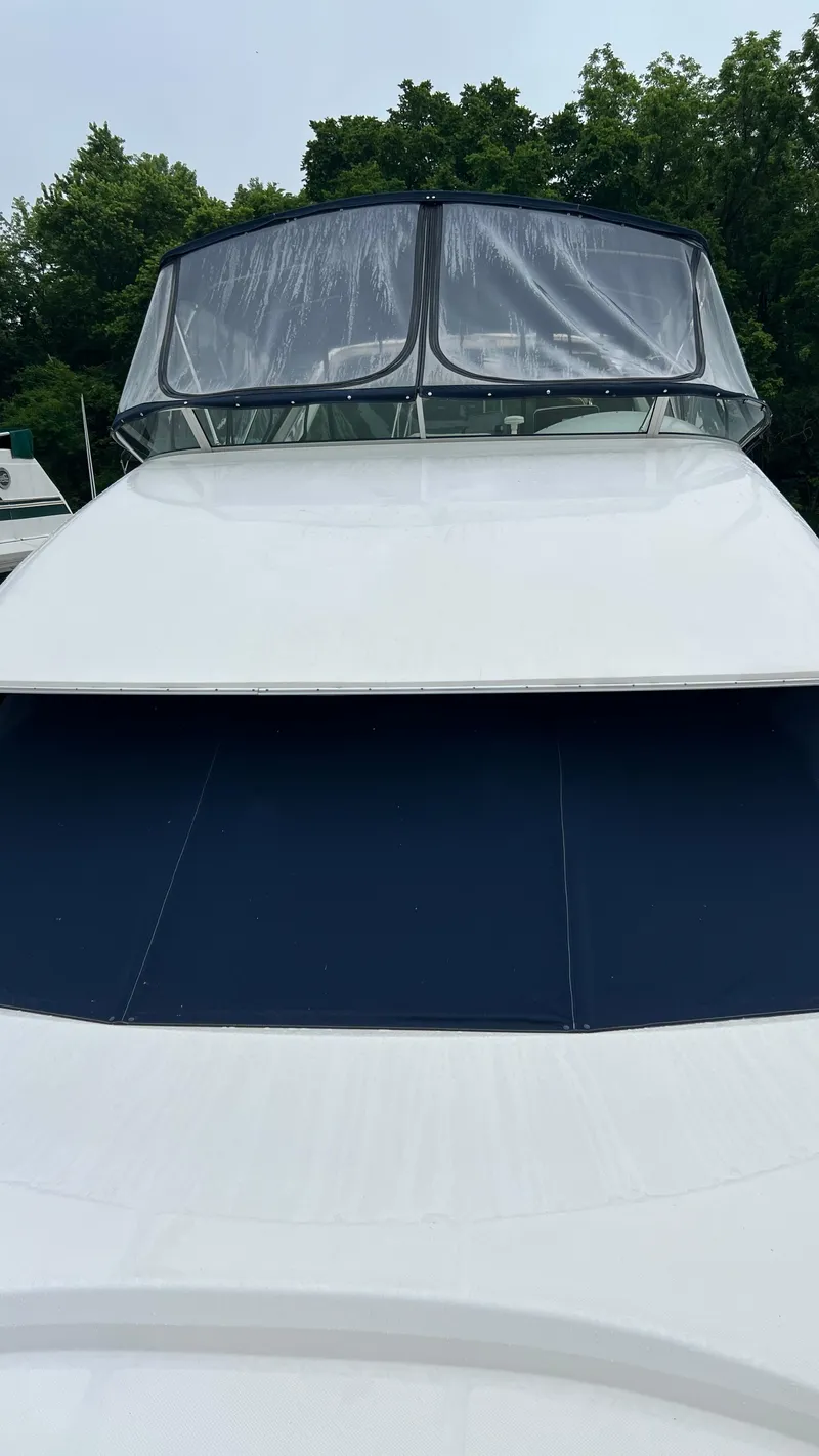 Slide: The Image of Bayliner 3988 Motoryacht 1999 - 53