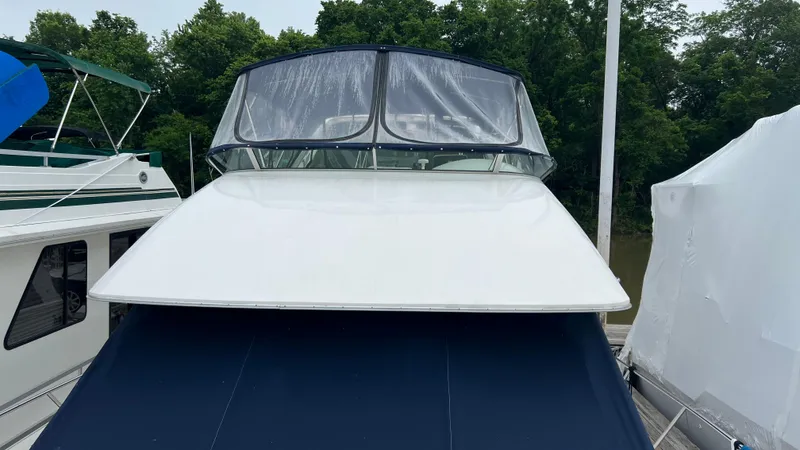 Slide: The Image of Bayliner 3988 Motoryacht 1999 - 54