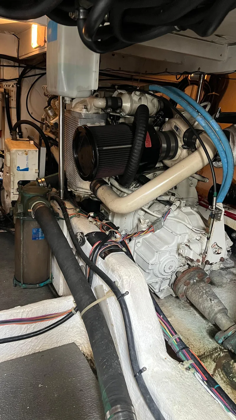 Slide: The Image of Bayliner 3988 Motoryacht 1999 - 62