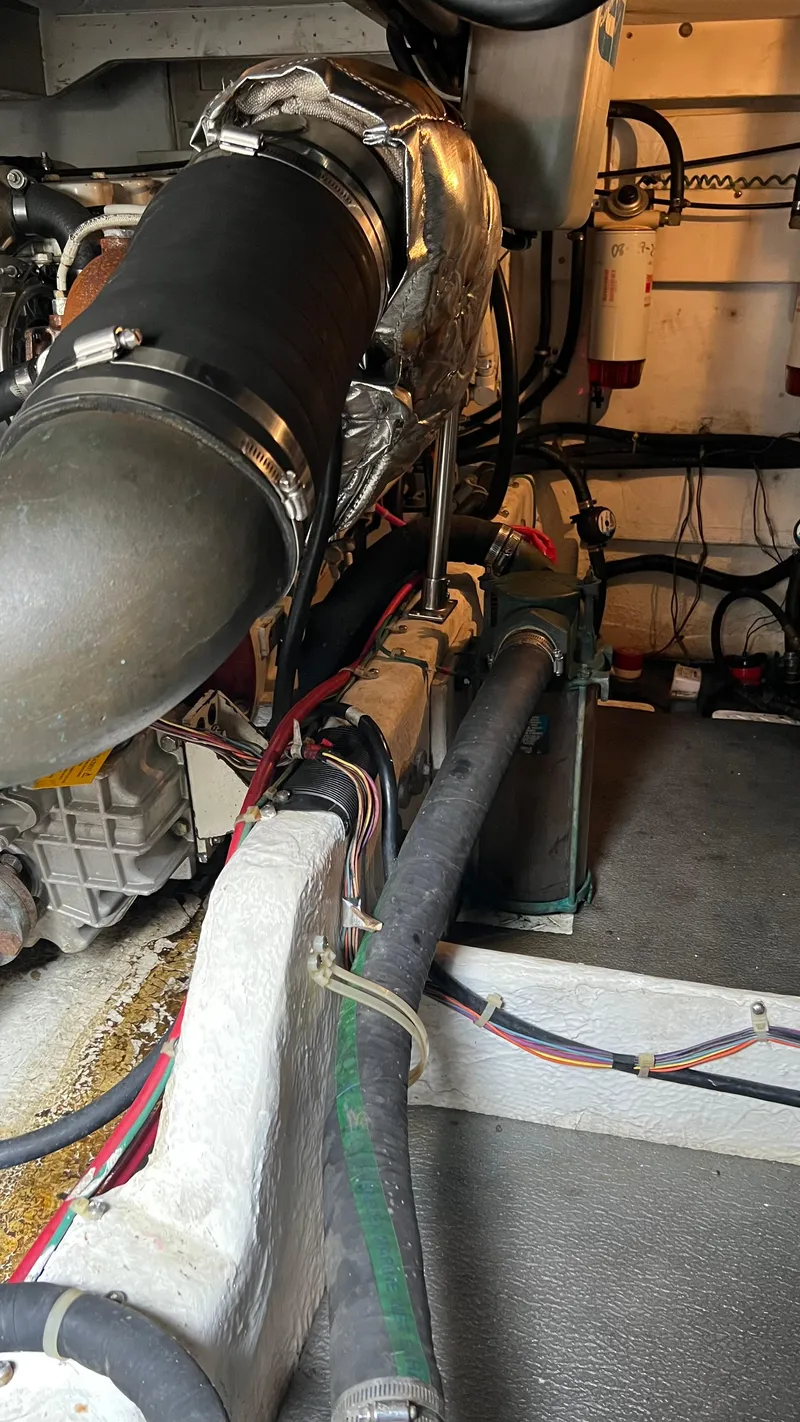 Slide: The Image of Bayliner 3988 Motoryacht 1999 - 63