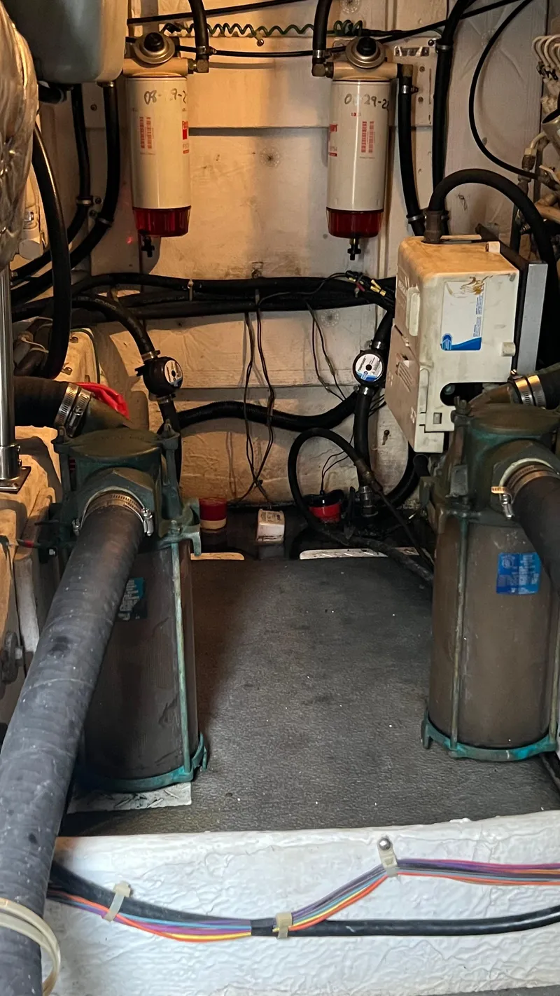 Slide: The Image of Bayliner 3988 Motoryacht 1999 - 65