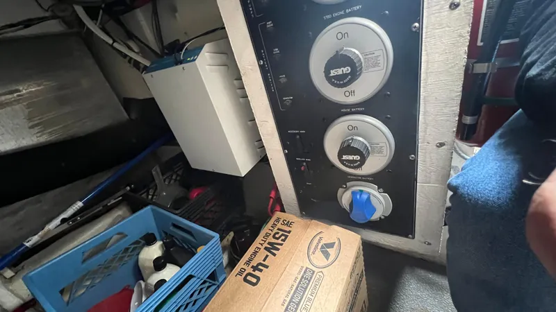 Slide: The Image of Bayliner 3988 Motoryacht 1999 - 66