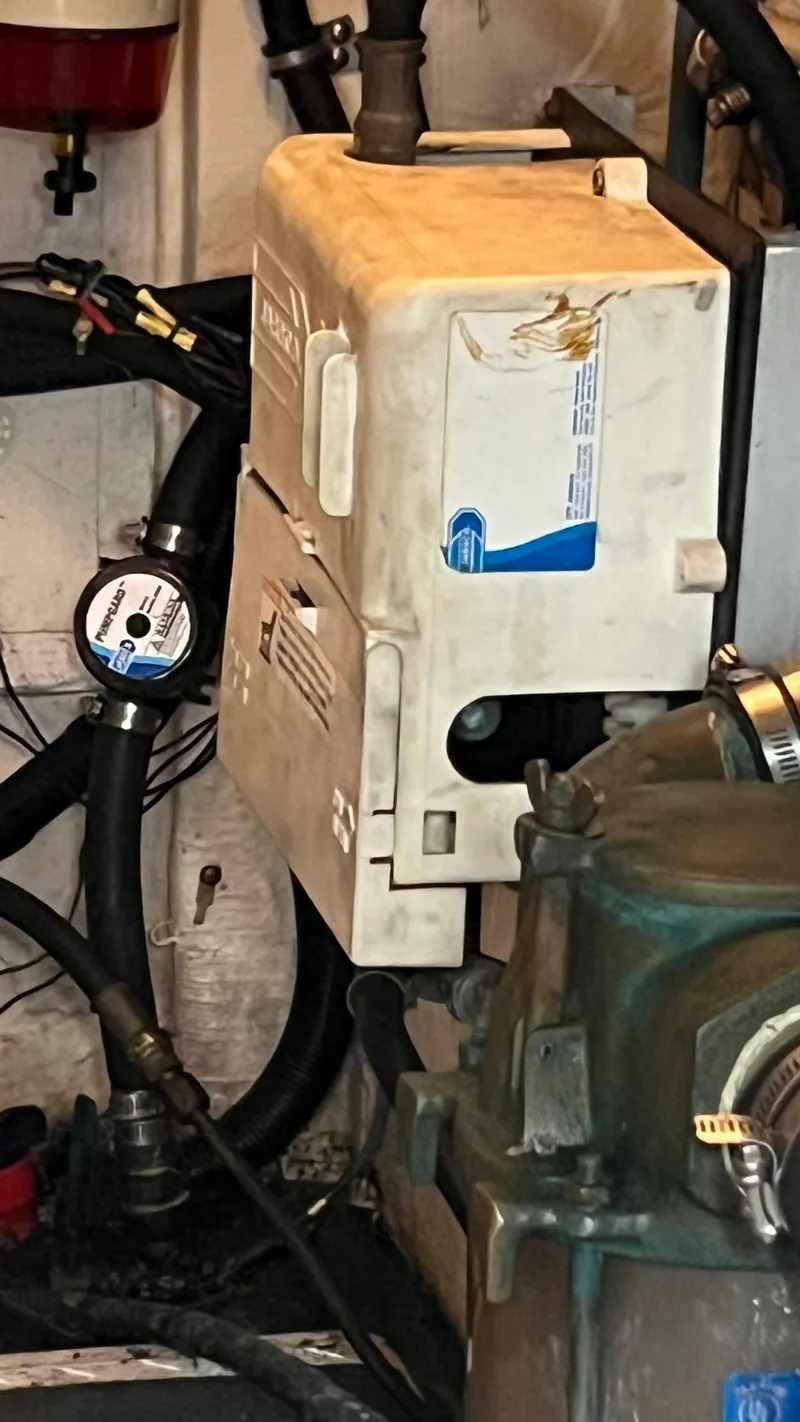 Slide: The Image of Bayliner 3988 Motoryacht 1999 - 68