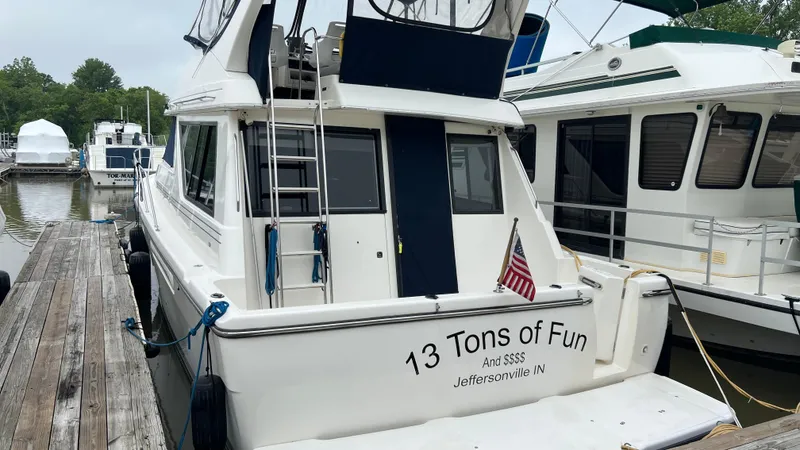 Slide: The Image of Bayliner 3988 Motoryacht 1999 - 73