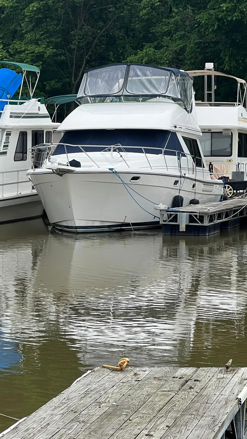 Slide: The Image of Bayliner 3988 Motoryacht 1999 - 76